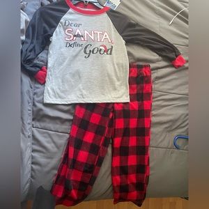 Kids Christmas Pajamas Size Small 6-7 BRAND NEW